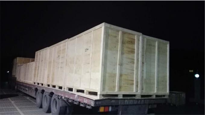 A caminhada do uso da fábrica através dos detectores de metais AT-IIIA arqueou a porta do detector de metais